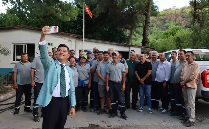 Başkan Ünlü Temizlik İşleri Müdürlüğü personeli ile bir araya geldi
