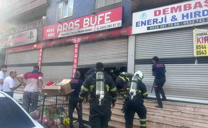 Batman’da büfe alevlere teslim oldu
