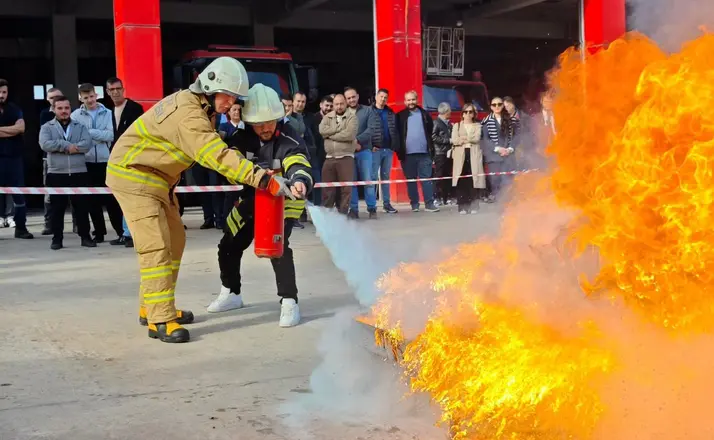 Belediye personeline yangın söndürme tatbikatı
