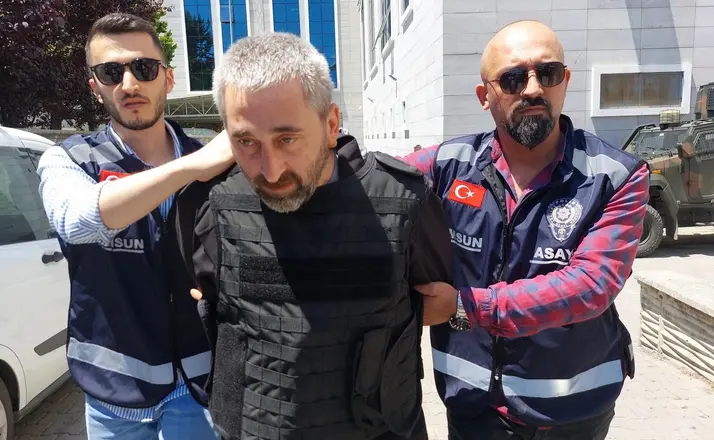Berber koltuğunda kardeşini öldüren ağabeyin yargılanmasına başlandı
