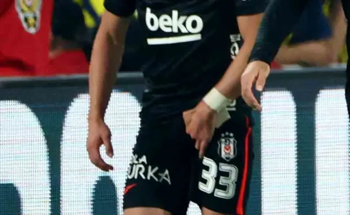 Beşiktaş’ta Rıdvan Yılmaz derbide sakatlandı
