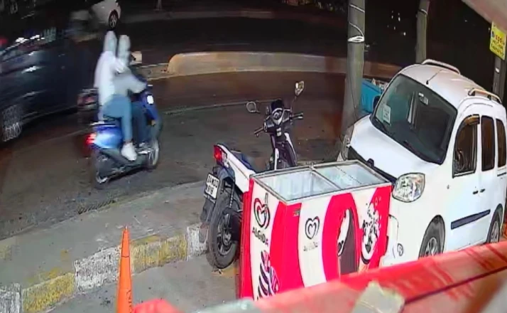 Beyoğlu’nda motosikletli saldırganlar marketi kurşunladı 