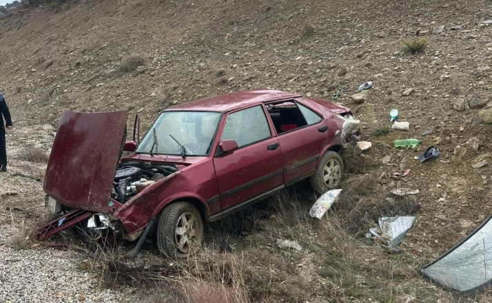 Beyşehir'de devrilen otomobildeki 5 kişi yaralandı