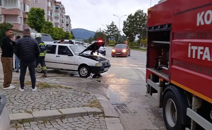 Beyşehir’de seyir halindeki otomobilde yangın paniği