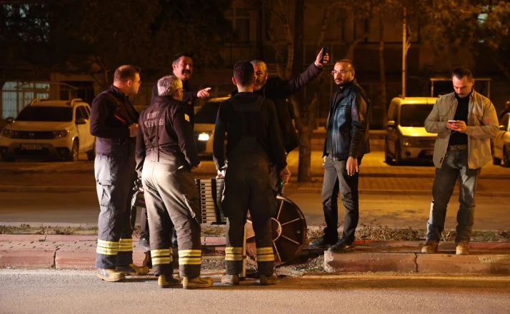 Biber gazıyla kuyumcuya giren maskeli 3 kişi, imitasyon bilezikleri çaldı