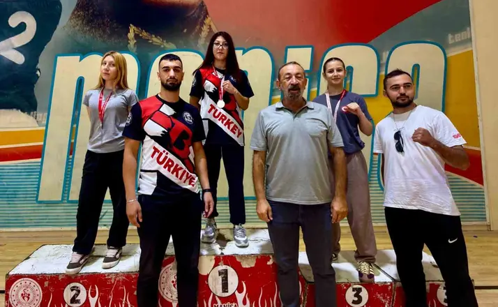 Bilecikli sporcular Muaythai Zafer Kupası’nda 8 derece elde etti
