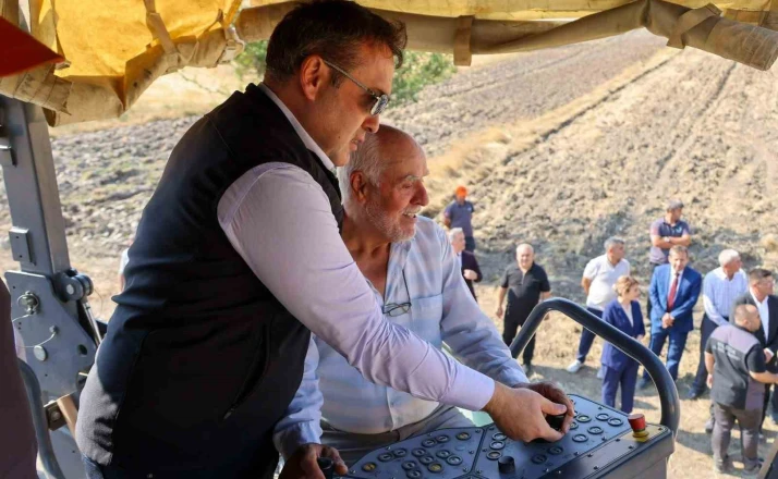 Bilecik’te Göynücek-Düzağaç-Dombayçayır Grup Köy Yolu’na sıcak asfalt atıldı 
