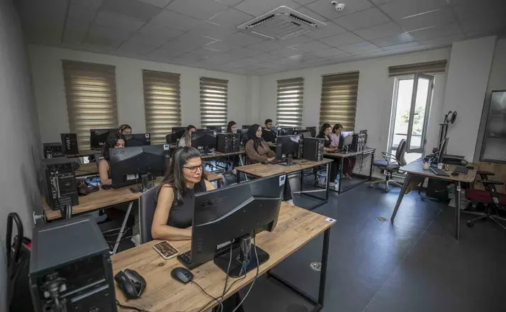 Bilgisayar eğitimiyle istihdama hazırlanıyorlar
