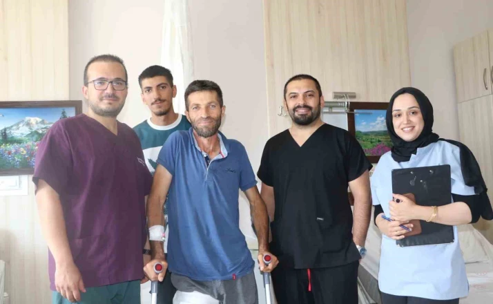 Bingöl’de 37 yıldır yürümekte zorlanan hastaya 10 saatlik operasyon 