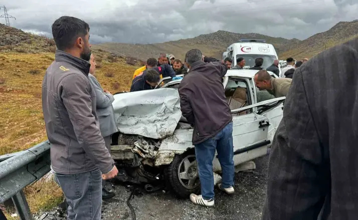 Bitlis’te otomobiller çarpıştı: 5 yaralı
