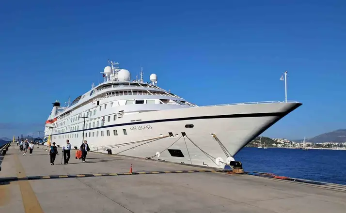 Bodrum’a 300 yolcusuyla geldi

