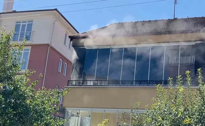 Bolu’da balkon yangını paniğe neden oldu
