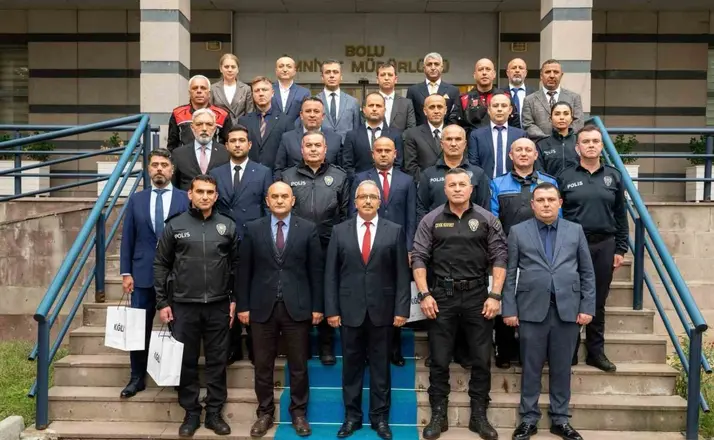 Bolu’da başarılı emniyet personeli ödüllendirildi
