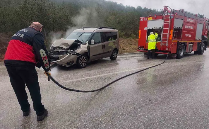 Bolu’da hafif ticari araç ile tır çarpıştı: 1 yaralı
