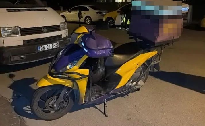 Bolu’da taksi ile moto kurye çarpıştı: 1 yaralı

