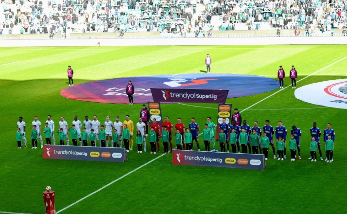 Böyle hakem olmaz olsun! Konyaspor Kasımpaşa’yla berabere kaldı