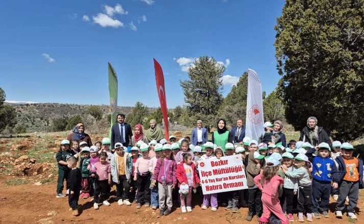 Bozkır’da minik öğrencilerden fidan dikme etkinliği