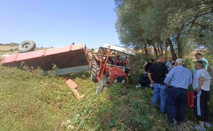 Buğday yüklü traktör devrildi, sürücü yaralandı