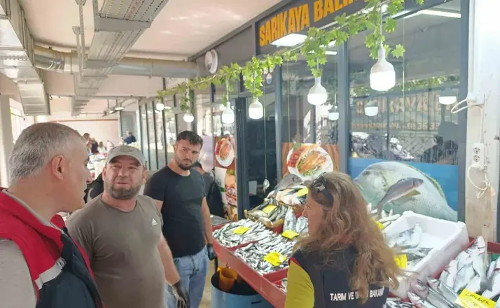 Buharkent’te pazar tezgahları denetlendi
