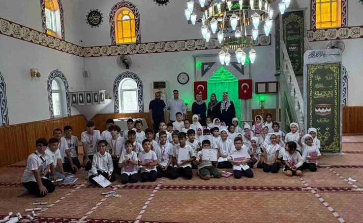 Burhaniye’ de çocukların hatim sevinci 