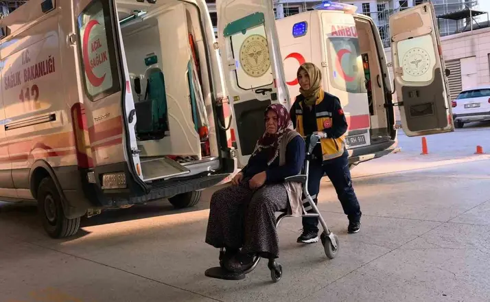Bursa’da otomobil dere yatağına uçtu: 5 yaralı
