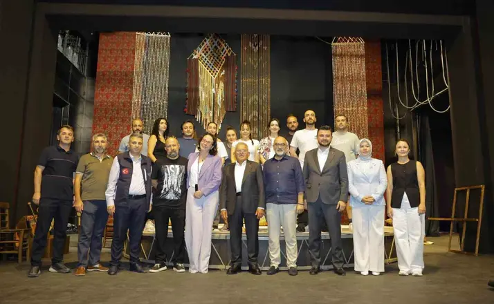 Büyükkılıç, Kayseri Devlet Tiyatrosu’nu inceledi
