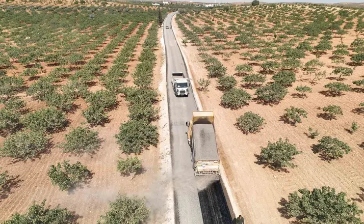 Büyükşehir’den Birecik’te 40 kilometrelik grup yoluna sathi asfalt
