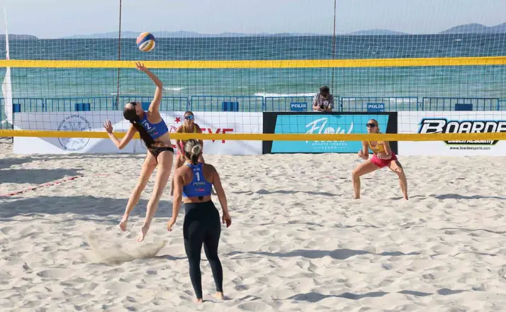 Çeşme’de Uluslararası Grand Slam Plaj Voleybolu heyecanı başladı
