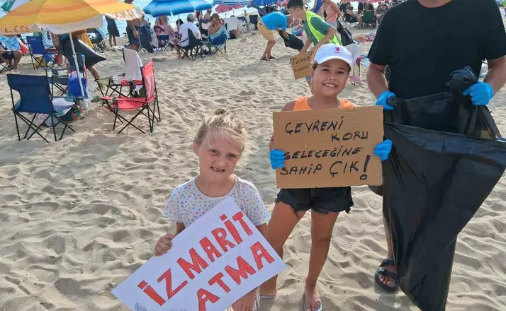 Çevre bilincine dikkat çekmek için Saros Körfezi’nde temizlik yaptılar
