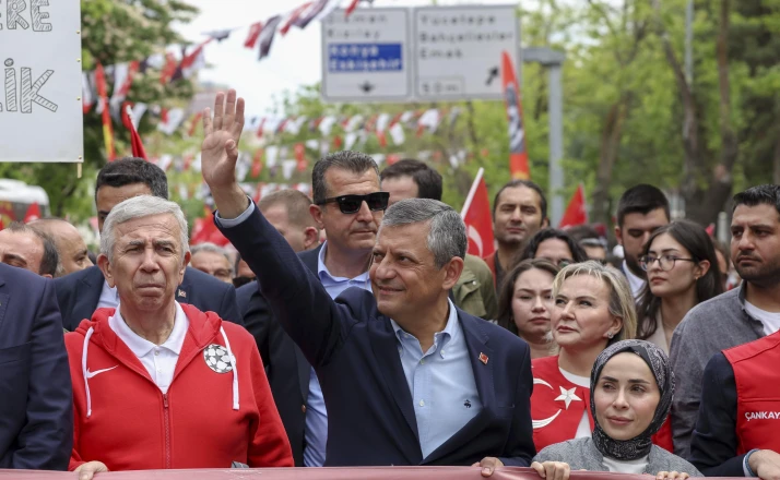 CHP Genel Başkanı Özel: "Gençler Cumhuriyet'e ve Cumhuriyet'in kazanımlarına sahip çıkmaya kararlı"