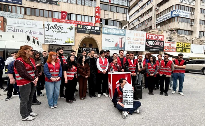 CHP Konya Gençlik Kolları’ndan İl Başkanlığına 'mezar taşlı' Protesto!