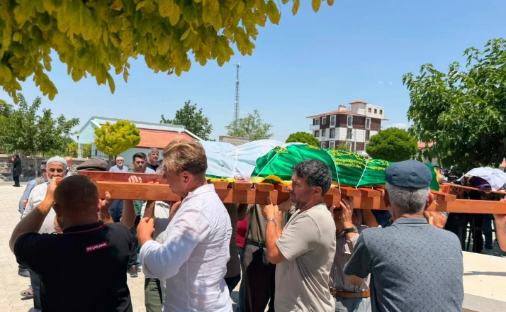 Cinayete kurban giden anne ve kızına acı veda