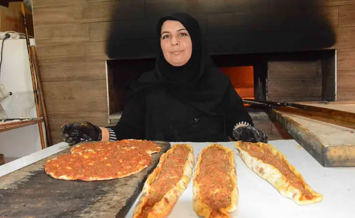 Çoçukları için yıllarca azmetti, şimdi 29 bin nüfuslu ilçede iki restoran işletiyor
