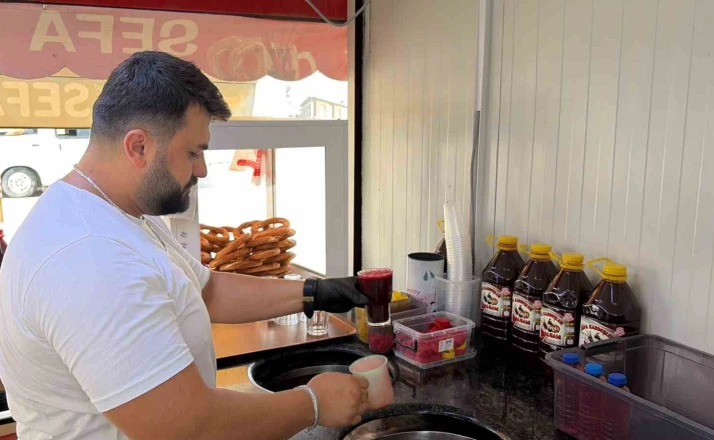Çukurova sıcağında şalgam ve simit vatandaşların vazgeçilmezi oldu 