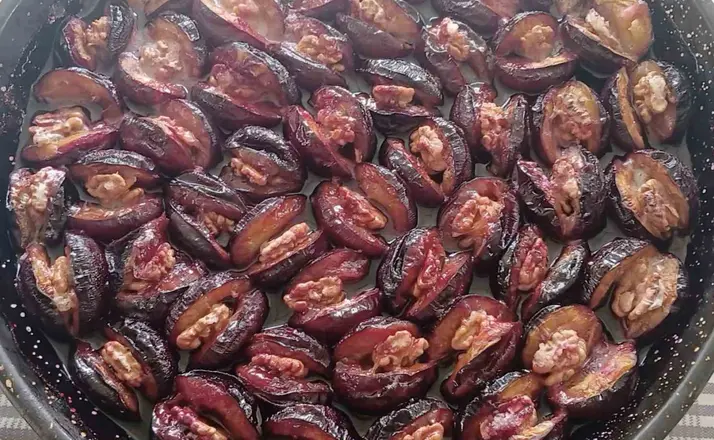 Dalında 4 liraya düşen ton eriği kışlık tatlıya dönüşüyor
