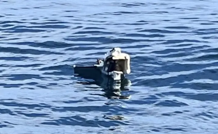 Denizde bulunan dron parçası ekiplerce alındı
