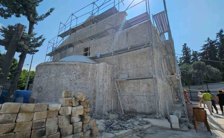Depremde hasar gören 441 yıllık İskenderun Aziz Corc Rum Ortodoks kilisesi fotoğraflardan yola çıkılarak orijinal haliyle restore ediliyor 