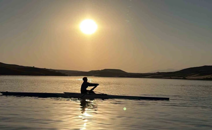 Depremzede Emine, hayata kürek çekerek tutundu 