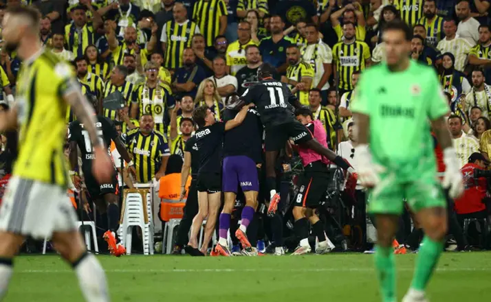 Derbide kazanan Beşiktaş puanını 9’a çıkardı
