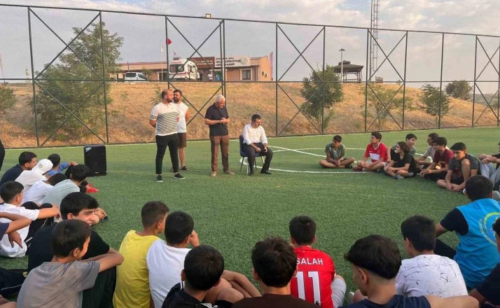 Dicle Kaymakamı Atış, gençlerle bir araya geldi 