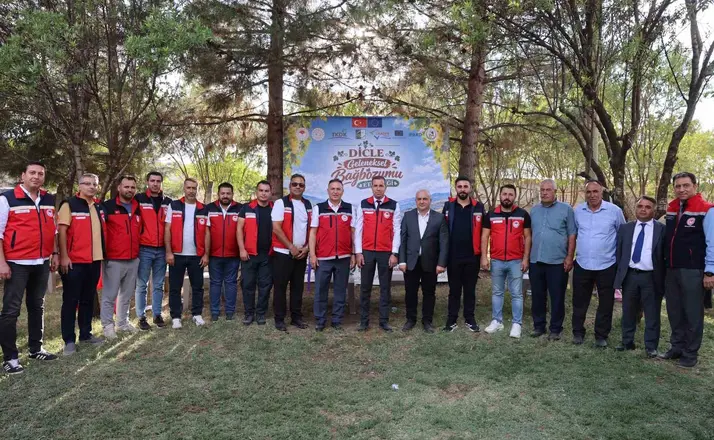 Dicle’de geleneksel bağ bozumu etkinliği
