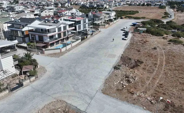 Didim’de parke taşı döşeme çalışmaları devam ediyor
