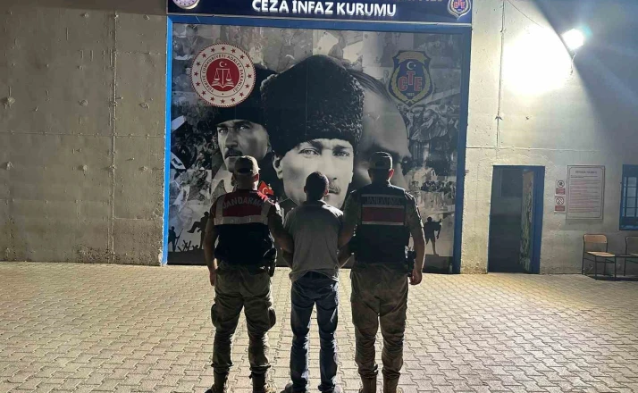 Diyarbakır’da 42 suç kaydı ve 16 yıl hapis cezası bulunan zanlı yakalandı 