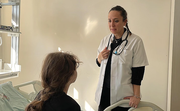 Doç. Dr. Akcan: "Çocuklarda görülen enfeksiyonların ilk belirtisi, yüksek ateş"