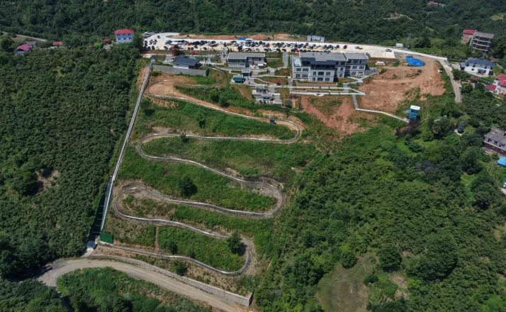 Doğu Karadeniz’in en uzun dağ kızağı Trabzon’da hizmete açıldı 