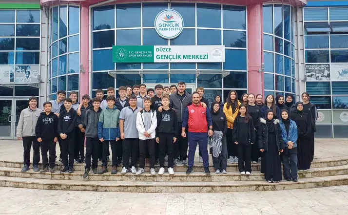 Düzce’de öğrenciler gençlik merkezinde buluştu

