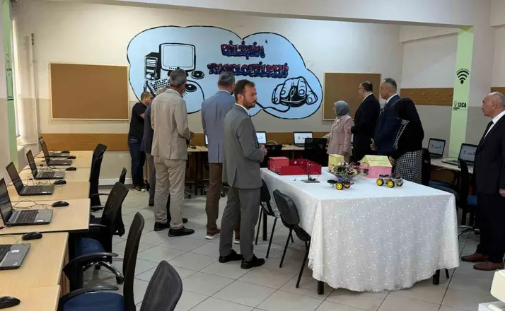 Düzce’de öğrencilerin teknolojiye erişimi güçlendirildi

