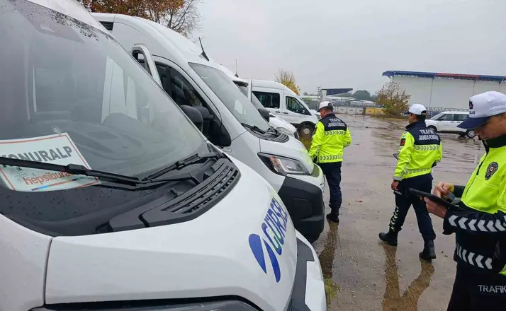 Düzce’de okul servis araçları sıkı denetleniyor
