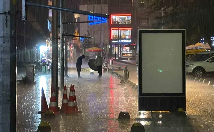 Düzce’de sağanak yağış  şiddetini arttırdı
