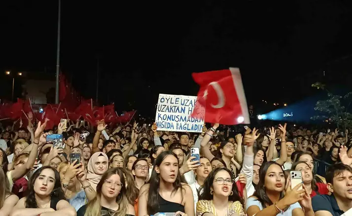 Edirne’de 30 Ağustos coşkusu Göksel konseriyle taçlandı
